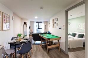Games room - Modern Liverpool Flat | Contractors & Work Trips % (Merseyside)