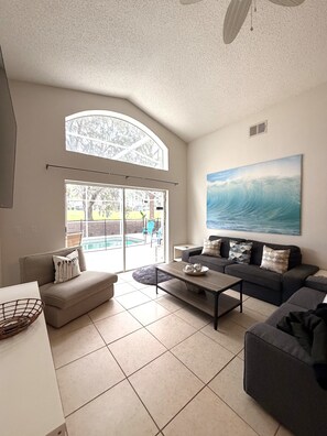 Living area - Spacious 5-bedroom house with Private Pool (Haines City)