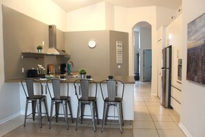 Private kitchen - Spacious 5-bedroom house with Private Pool (Haines City)