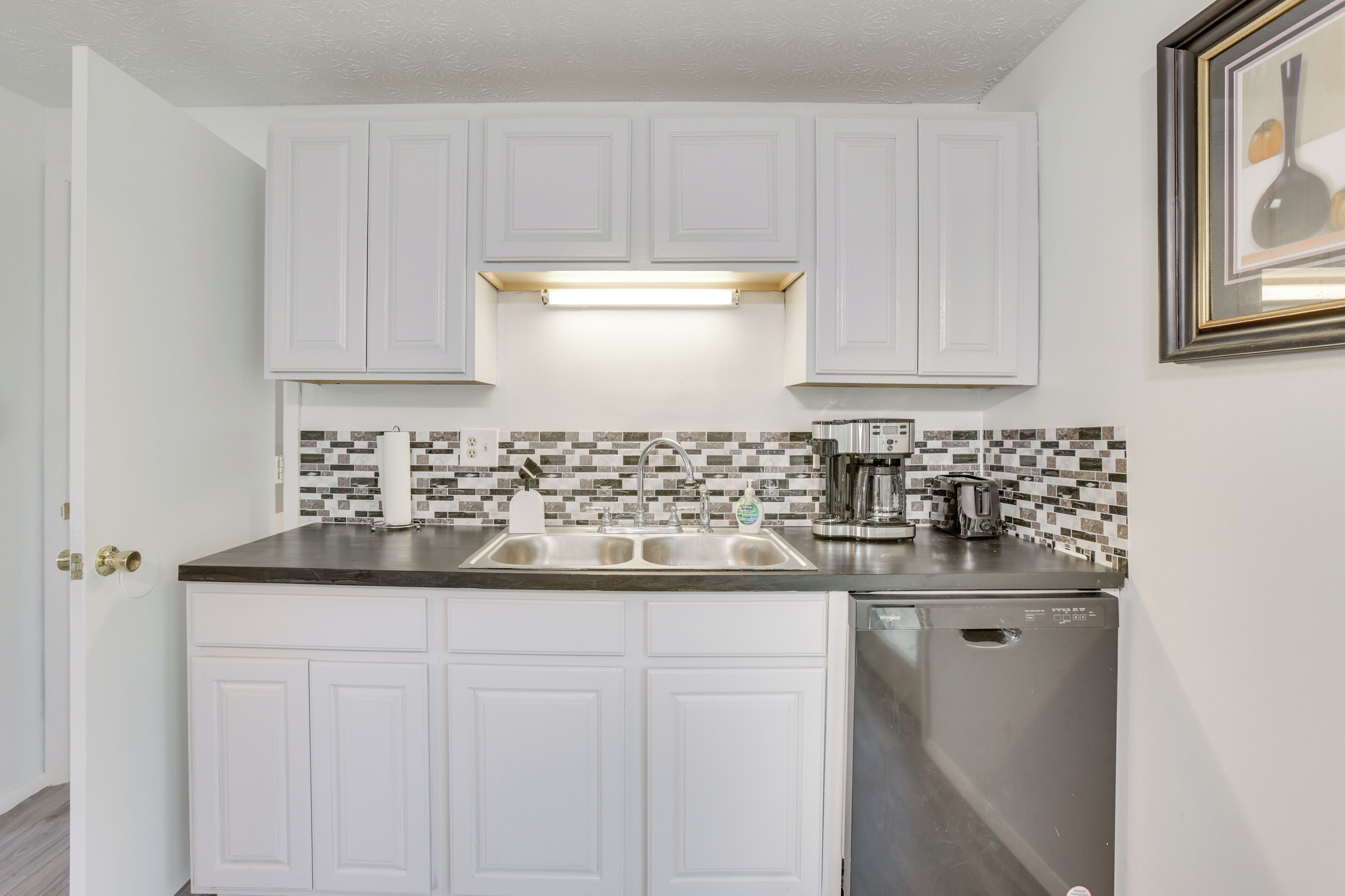 Fridge, microwave, dishwasher, coffee/tea maker