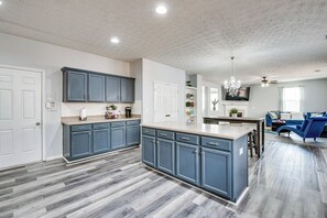 Interior - Atlanta Luxe: Elegant Group Retreat & Social Hub (Atlanta)