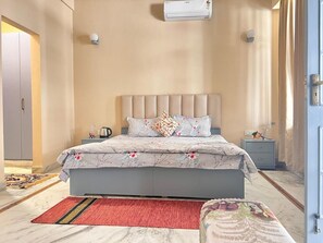 3 bedrooms, WiFi, bed sheets