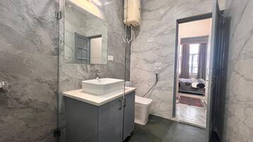 Toallas, jabón y papel higiénico