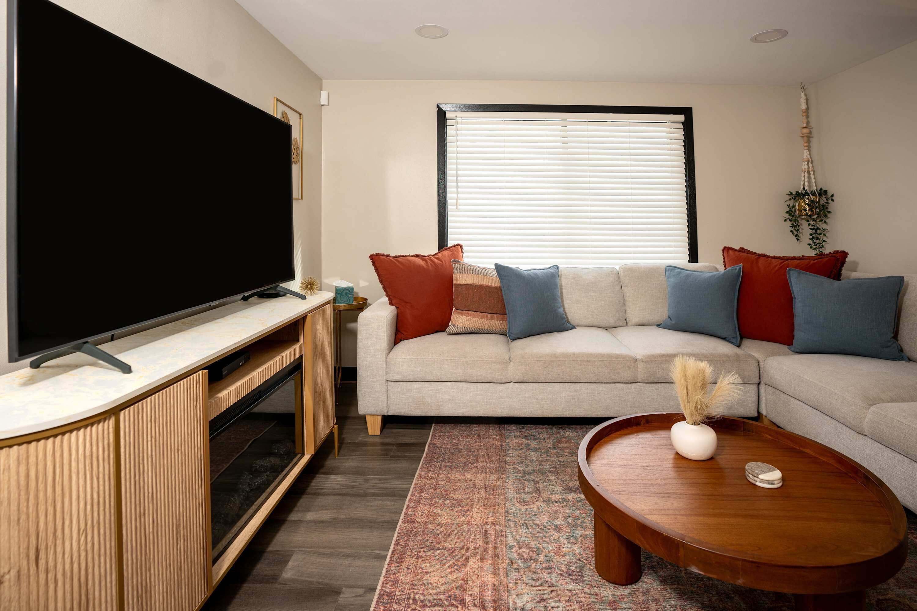 Rumah, Beberapa Tempat Tidur, hot tub, pemandangan kebun (August Inn) | Area keluarga