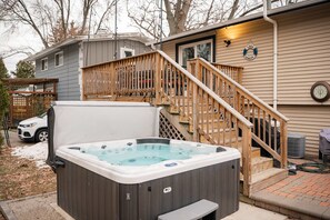 Outdoor spa tub - August Inn Charming Stay for 8 (Lake Geneva)