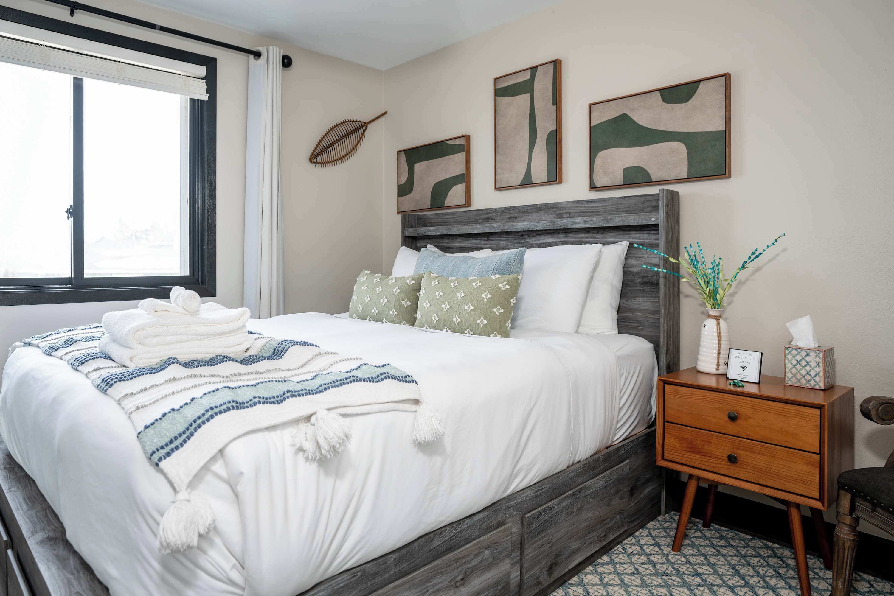 Rumah, Beberapa Tempat Tidur, hot tub, pemandangan kebun (August Inn) | 4 kamar tidur dan didekorasi berbeda-beda