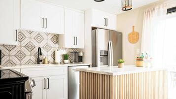 House, Multiple Beds, Hot Tub, Garden View (August Inn) | Private kitchen