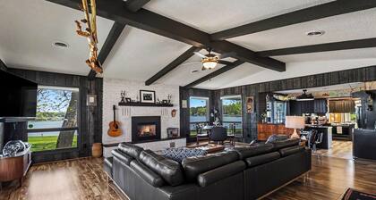 Portage Lake Family Getaway - 200ft Frontage!