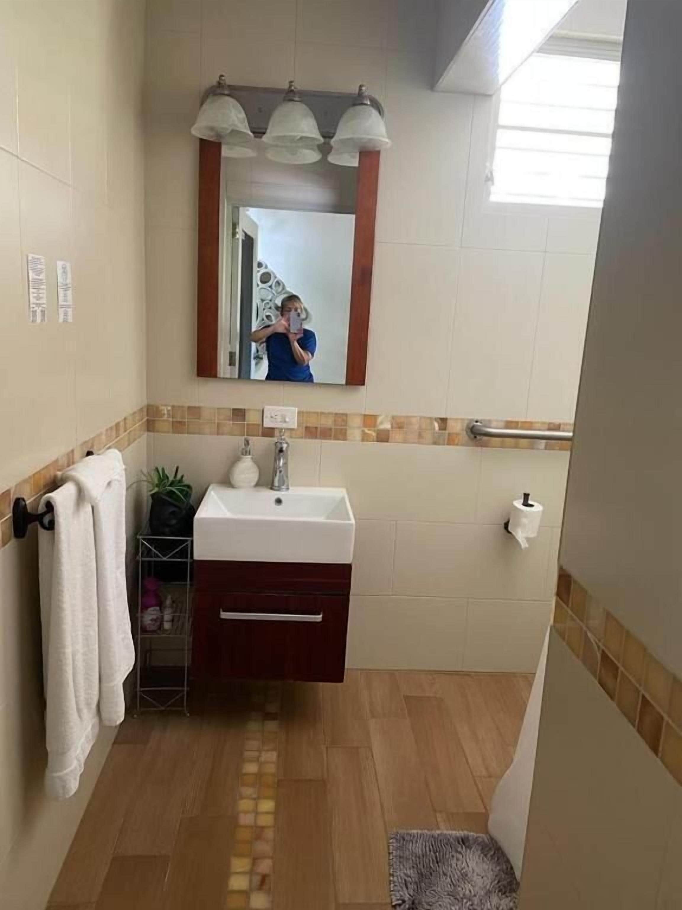 Classic Double Room, Courtyard View | Bathroom | Hair dryer, towels, soap, shampoo