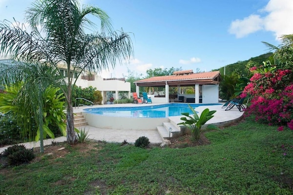 15 outdoor pools, open 8:30 AM to 10:00 AM, pool umbrellas