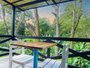 วิลล่า, ระเบียง, วิวสวน | รับประทานอาหารกลางแจ้ง