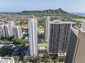 Exterior - Newly Renovated Waikiki Banyan 1 bedroom w Parking (Honolulu)