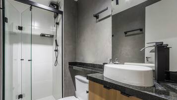 Basic Apartment | Bathroom