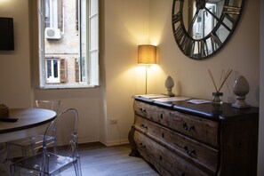 Interior - Regina Cappellari-Historic house Campo dè Fiori (historic center of Rome) (Roma)