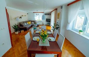 Dining - Cozy home in Zmijavci (Zmijavci)