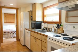 Suite, Balcony, Ocean View | Private kitchen