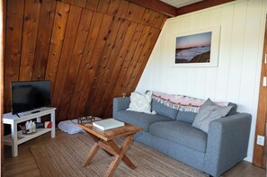 Suite, Balcony, Ocean View | Living area