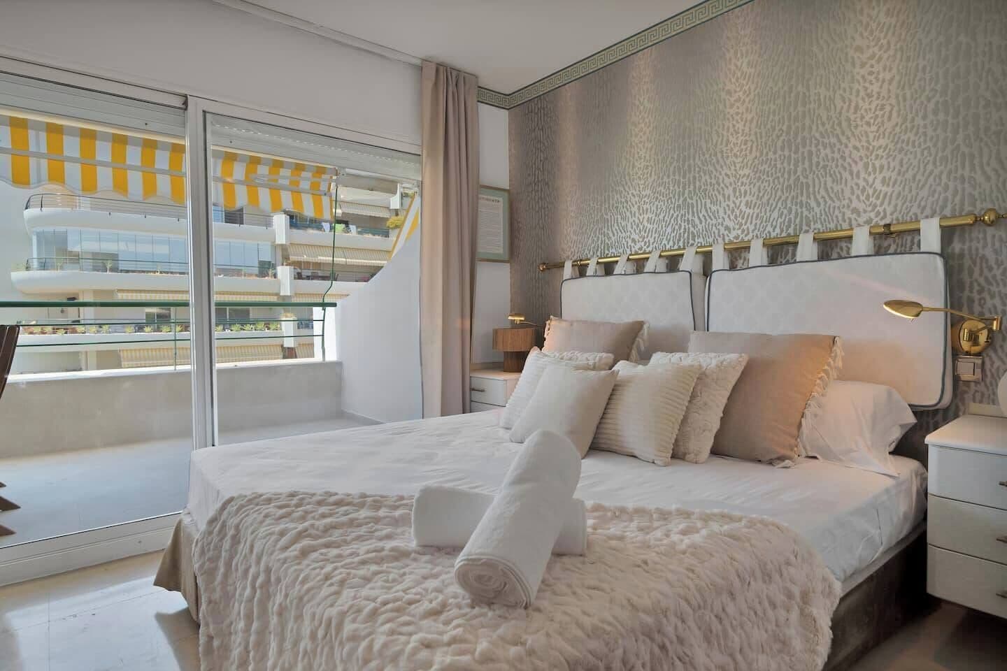 2 quartos, ferros/tábuas de passar roupa, acesso à internet