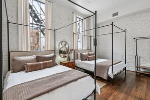 Iron/ironing board, WiFi, bed sheets, wheelchair access