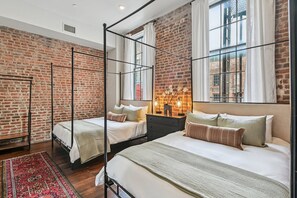 Een strijkplank/strijkijzer, wifi, beddengoed, rolstoeltoegang