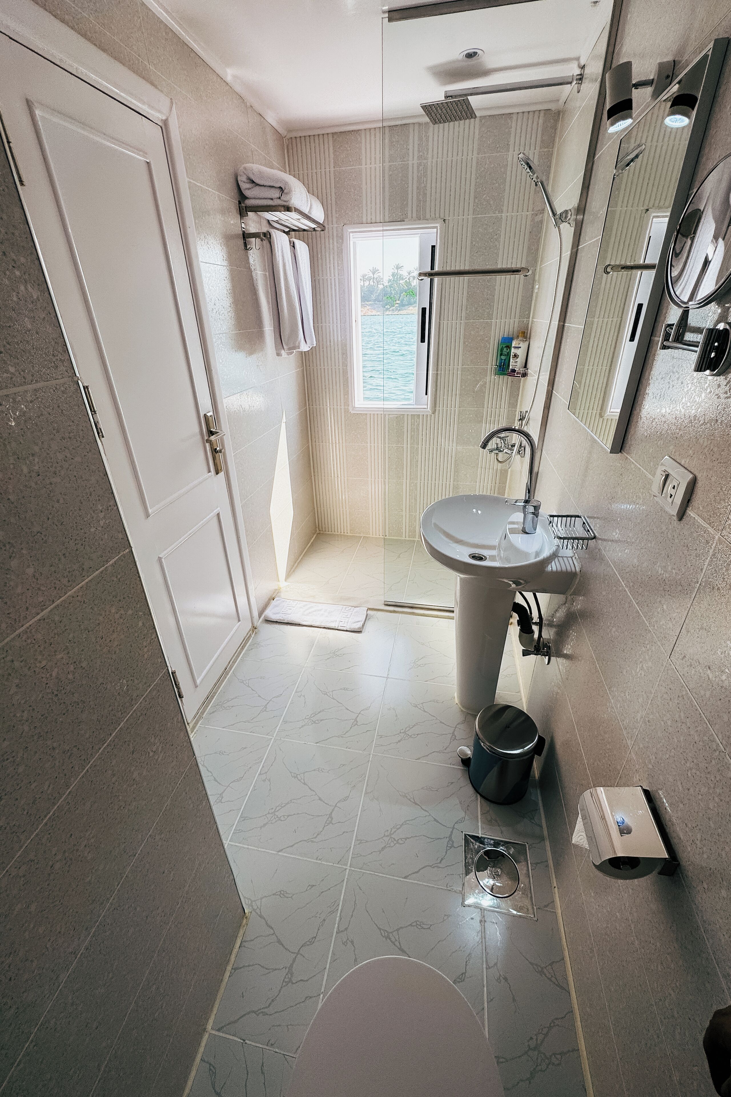 Hårføner, håndklær, såpe og toalettpapir