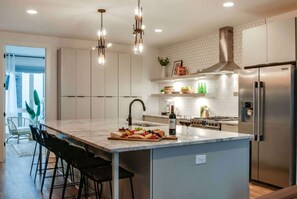 Fridge, microwave, oven, stovetop - Summer rooftop views, karaoke, wet bar near Broadway and the Gulch (Nashville)