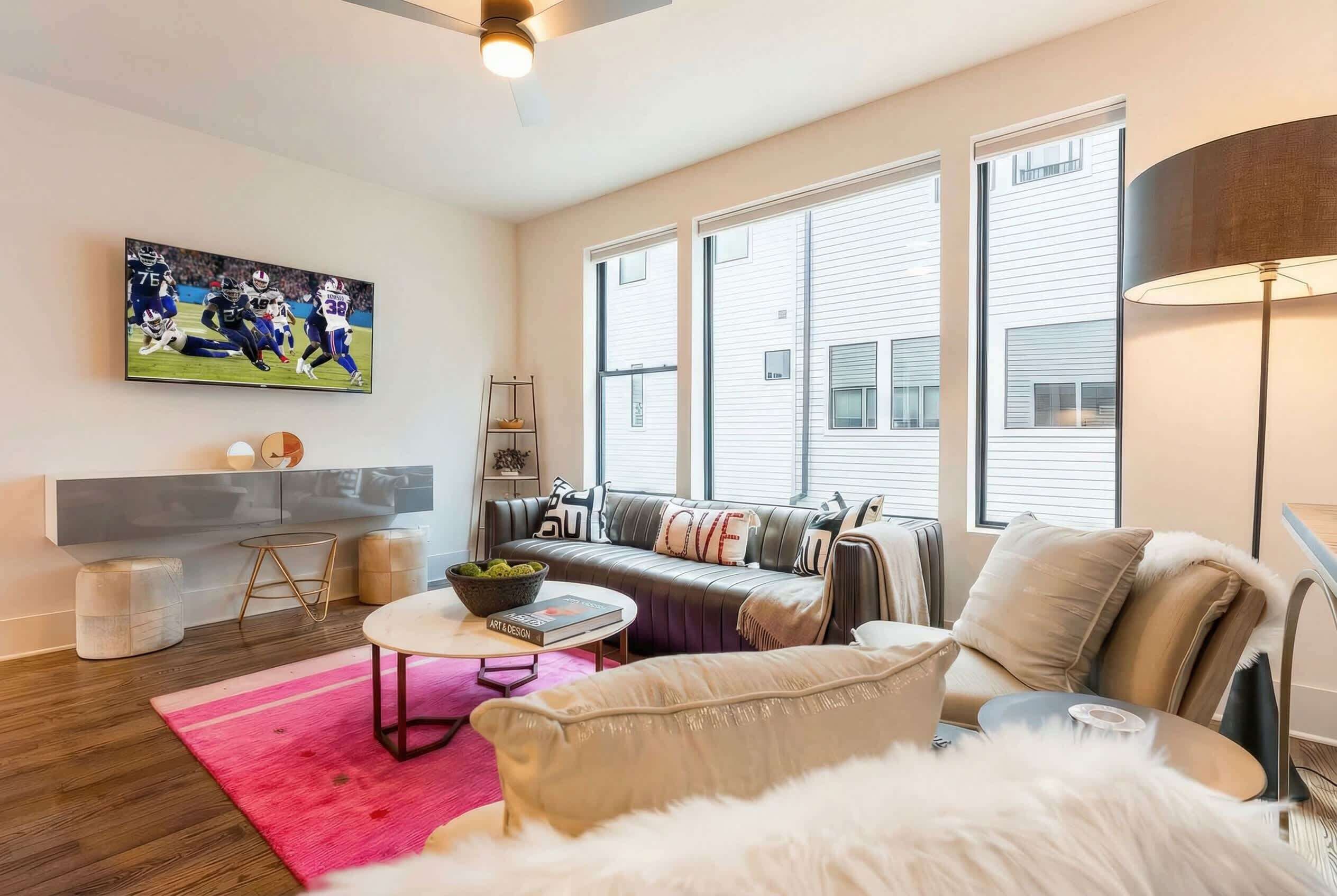 Een televisie en een kantoor