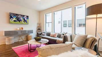 Een televisie en een kantoor