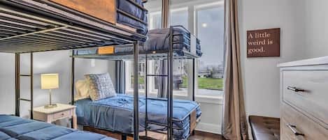 4 bedrooms, desk, iron/ironing board, WiFi