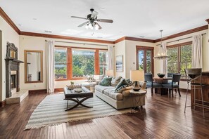 Smart TV, offices - ATX Oasis | Pool | Hot tub | Firepit | Billiards (Austin)