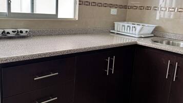 Refrigerador, microondas, horno, cafetera/tetera