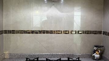 Fridge, microwave, oven, coffee/tea maker