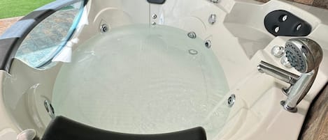 Indoor spa tub