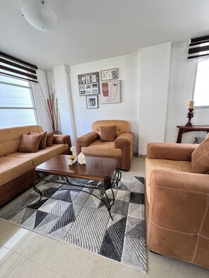 Una Smart TV, un futbolín