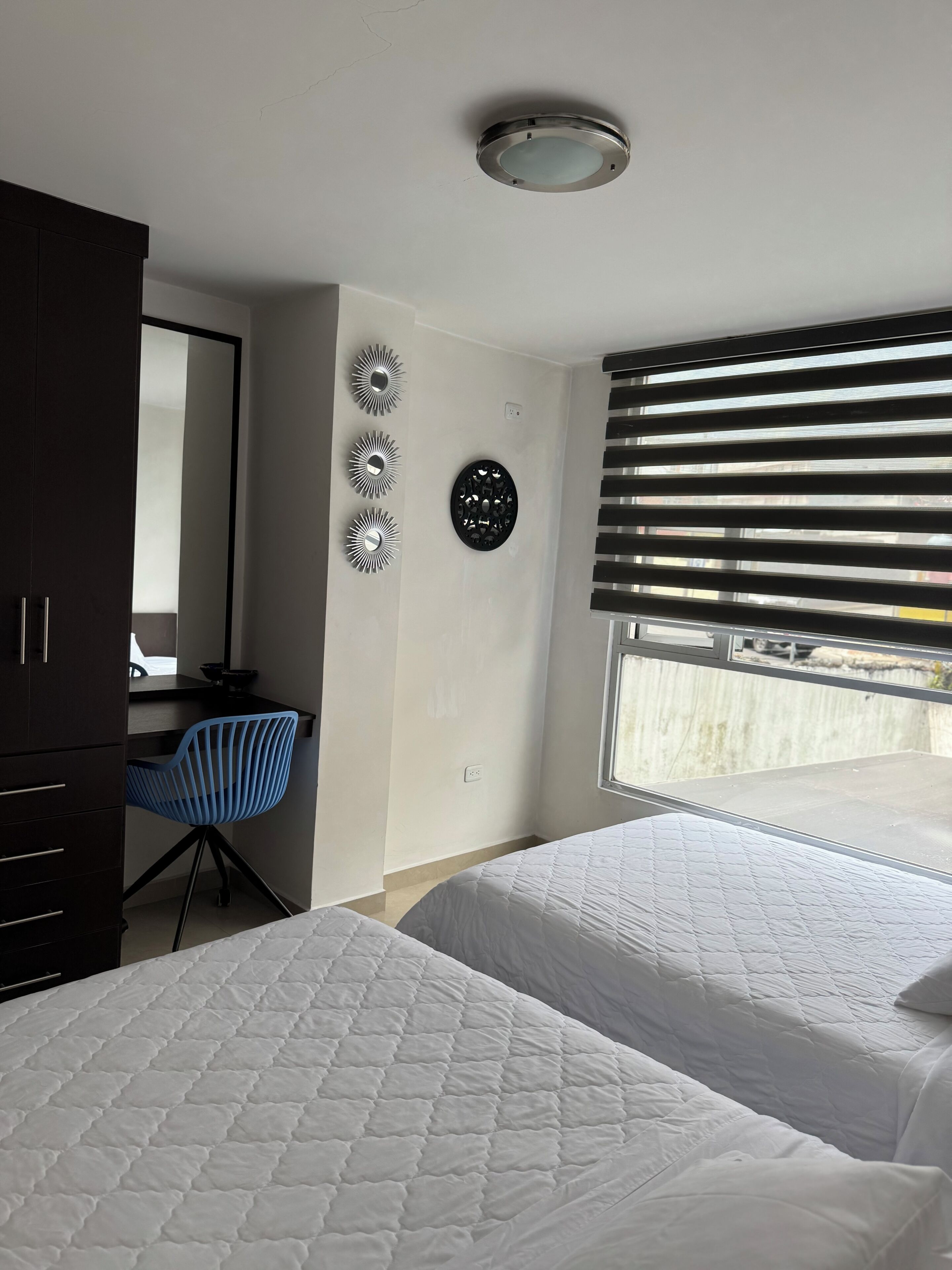 4 camere, una scrivania, ferro/asse da stiro, Wi-Fi gratuito