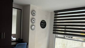 4 camere, una scrivania, ferro/asse da stiro, Wi-Fi gratuito