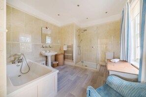 Shower, hair dryer - Eton House - sleeps 8 guests  in 4 bedrooms (Docking)
