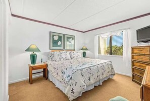 2 bedrooms, iron/ironing board, WiFi, bed sheets - New! Summer Deal: Free Fun and Beach Gear Credit (St. Augustine)