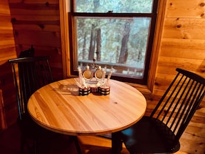 Dining - Glidden Cottage -Beach Access! (Sturgeon Bay)