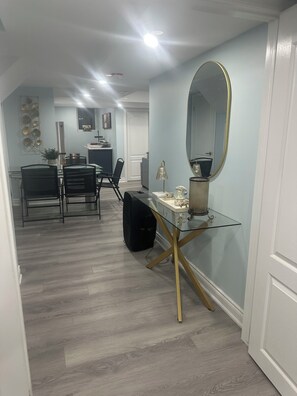 Dining - Cozy 2 bedroom apartment with 3 beds (Brampton)