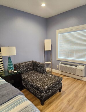 Interior - Soothing 1-bedroom waterfront studio with AC in charming Howey-in-the-Hills (Howey-in-the-Hills)