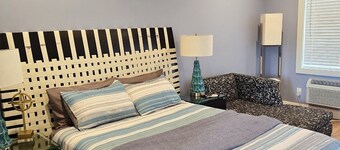 Soothing 1-bedroom waterfront studio with AC in charming Howey-in-the-Hills