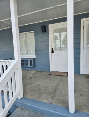 Exterior detail - Soothing 1-bedroom waterfront studio with AC in charming Howey-in-the-Hills (Howey-in-the-Hills)