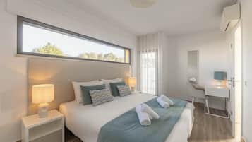 3 quartos, ferros/tábuas de passar roupa, acesso à internet