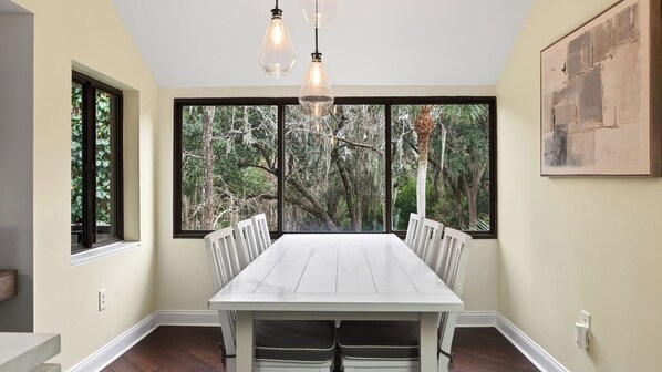 Apartment (2 Bedrooms) | Interior - Treetops 4904 by Avantstay Hilton Head Condo + Balcony + Shared Pool + Tennis Court + Near Beach and Dining (Hilton Head Island)