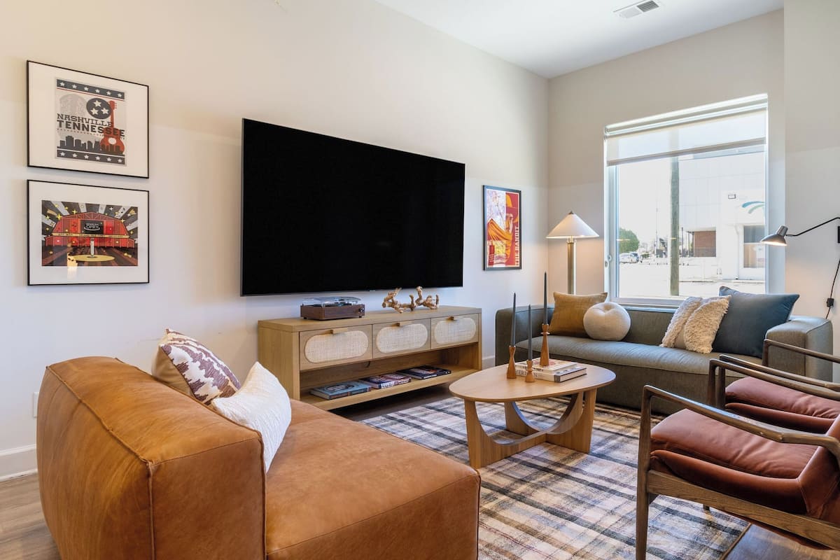 House (6 Bedrooms) | Front of property