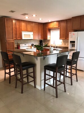 Private kitchen - 3-bedroom house in brilliant St. Petersburg with cool AC (St. Petersburg)