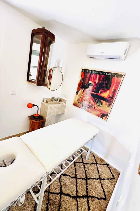 Massage mô sâu, massage thể thao, dịch vụ massage 