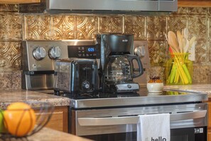 Condo, Multiple Beds, Balcony, Garden View (The Charming Retreat) | Private kitchen