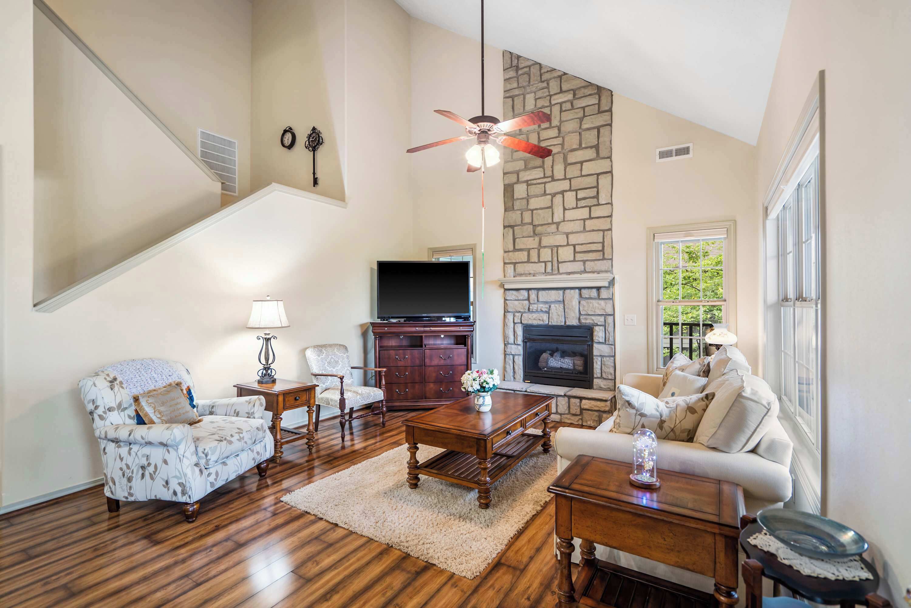 Condo, Multiple Beds, Balcony, Garden View (The Charming Retreat) | Living area